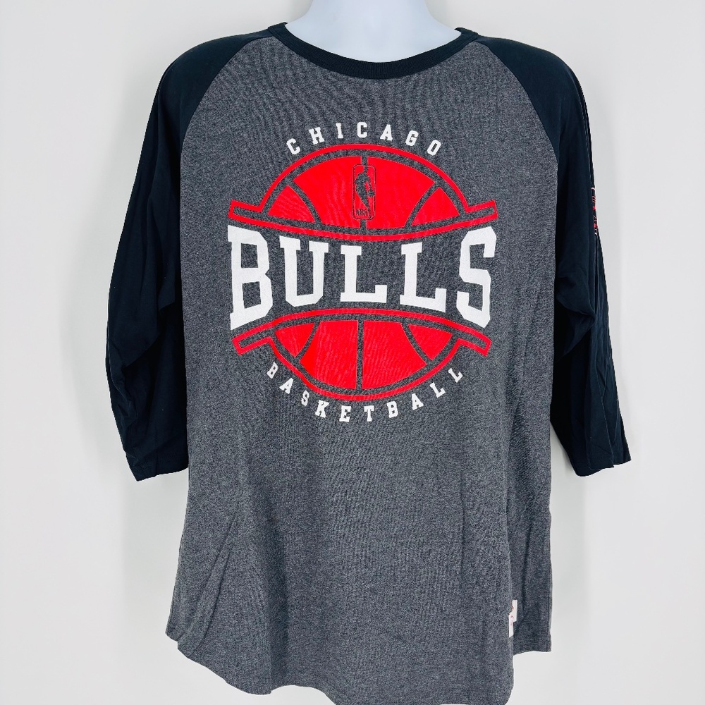 Mitchell & Ness Men’s 3/4 Sleeve Chicago Bulls Retro Shirt Size: XL - New!